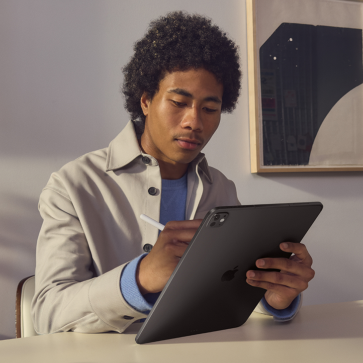 iPad Pro 11 tum M5 Wi‑Fi + Cellular 1TB med nanotexturglas – Rymdsvart iPad Pro 11 tum M5 Wi‑Fi + Cellular 1TB med nanotexturglas – Rymdsvart