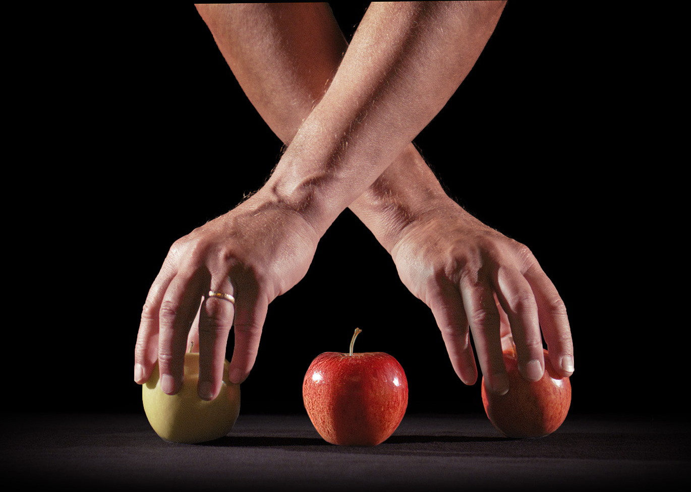 Leasa eller Köpa Mac – Vad är bäst för ditt företag? Snurrande äpple som visar hur enkelt det är att leasa från oss