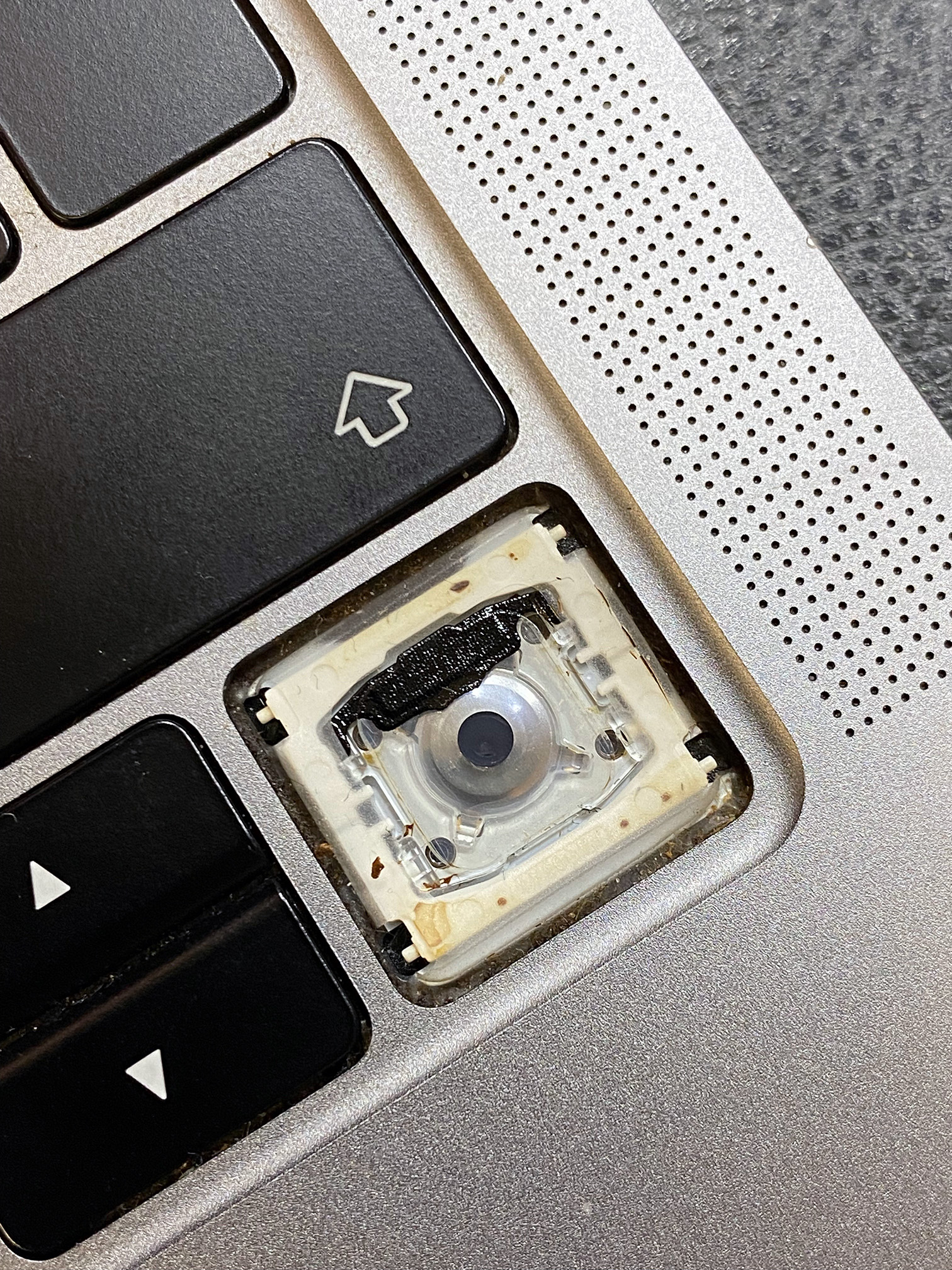 Reparera vätskeskadad Mac hos oss Västeskadad tangentbordstangent